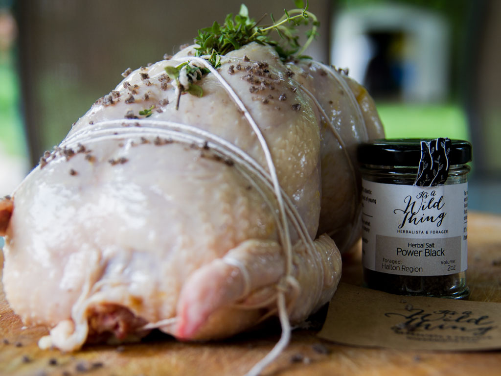bbq-roasted-whole-chicken-with-thyme-and-power-black-herbal-salt-02