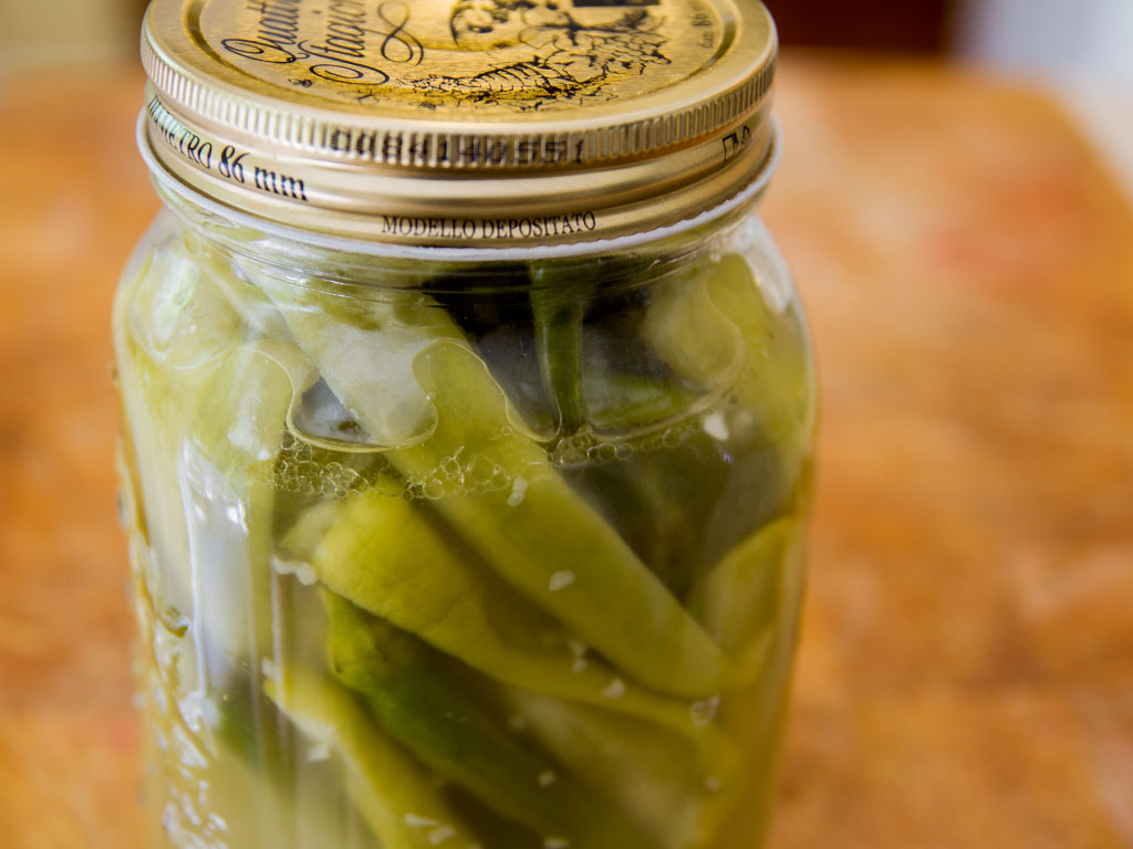 refrigerated-pickled-mixed-peppers-01